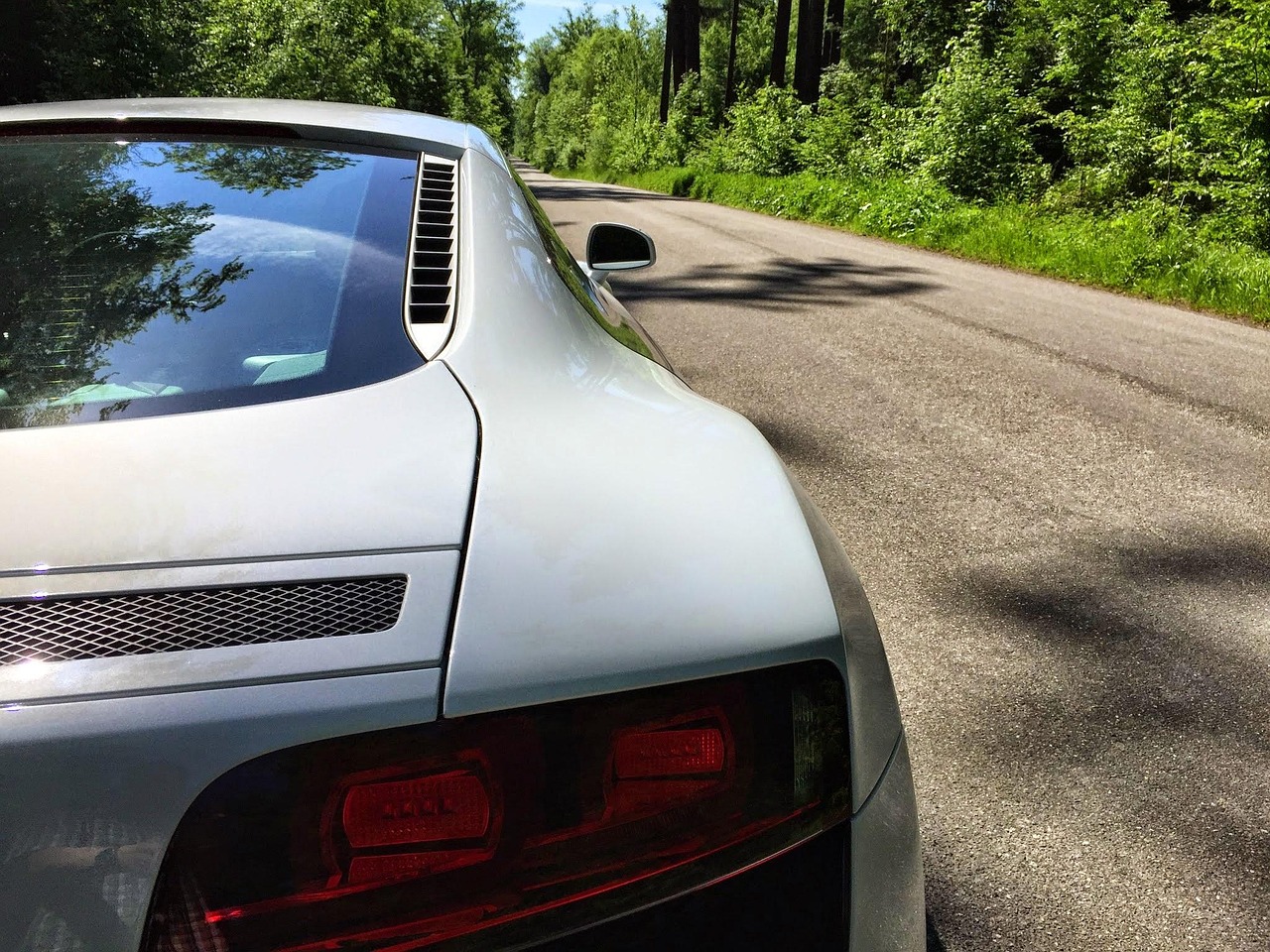 奥迪汽车车载蓝牙开关在哪里,奥迪车上蓝牙是哪个键