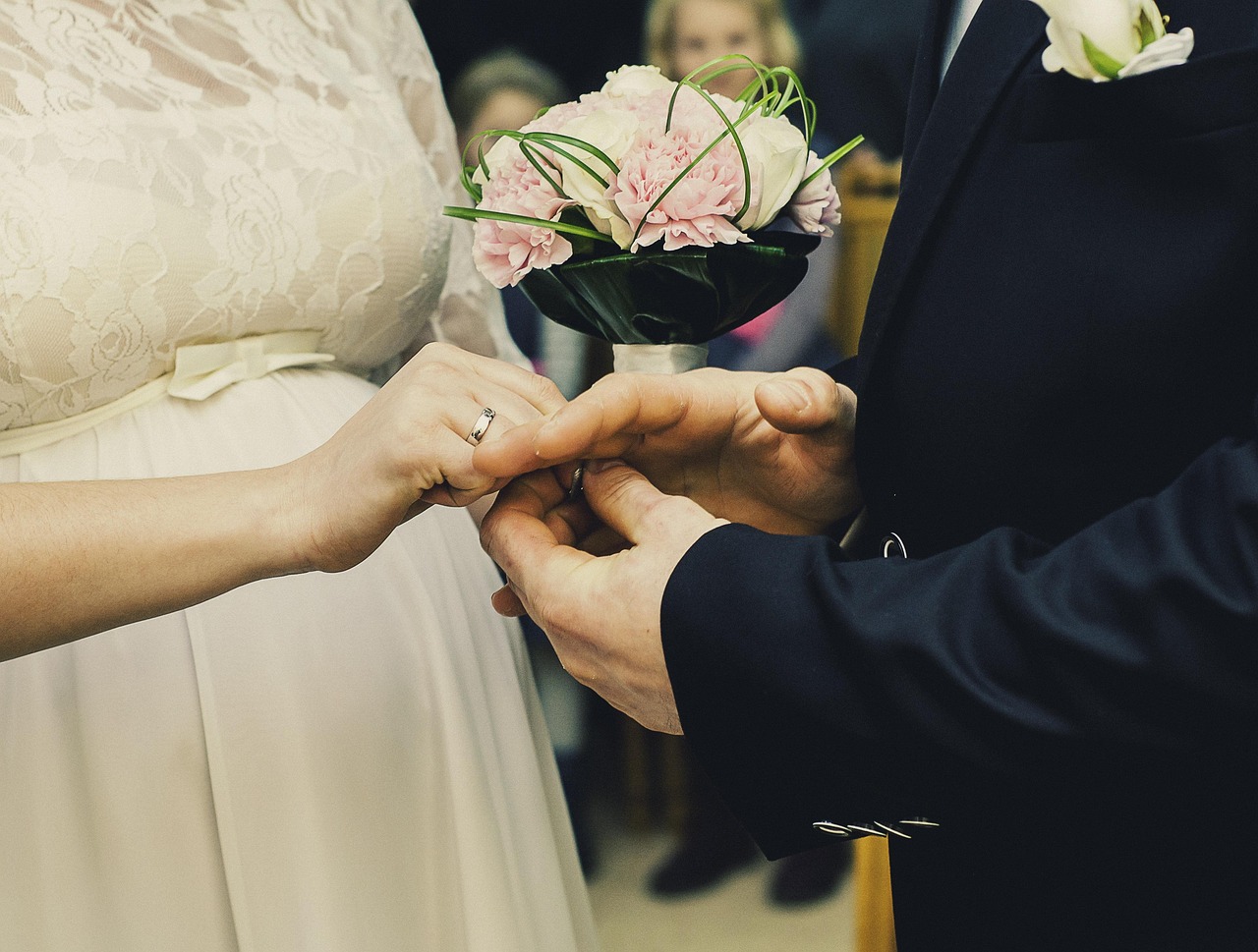 婚礼庆典主持人开场白台词.婚庆典礼主持人讲话