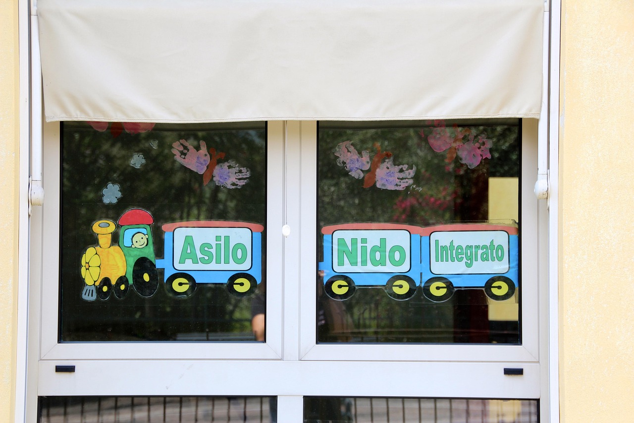 【适合幼儿园小班区角活动方案/小班区角材料有哪些】
