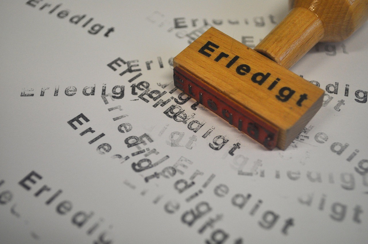 与经济生活有关的法律法规︰(经济生活知识点归纳)
