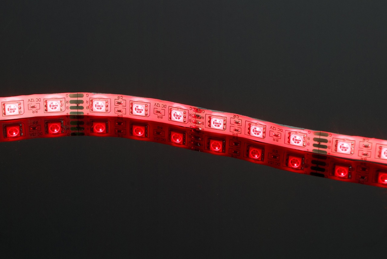 【家用led灯是几伏电压/家用led灯多少w比较亮】
