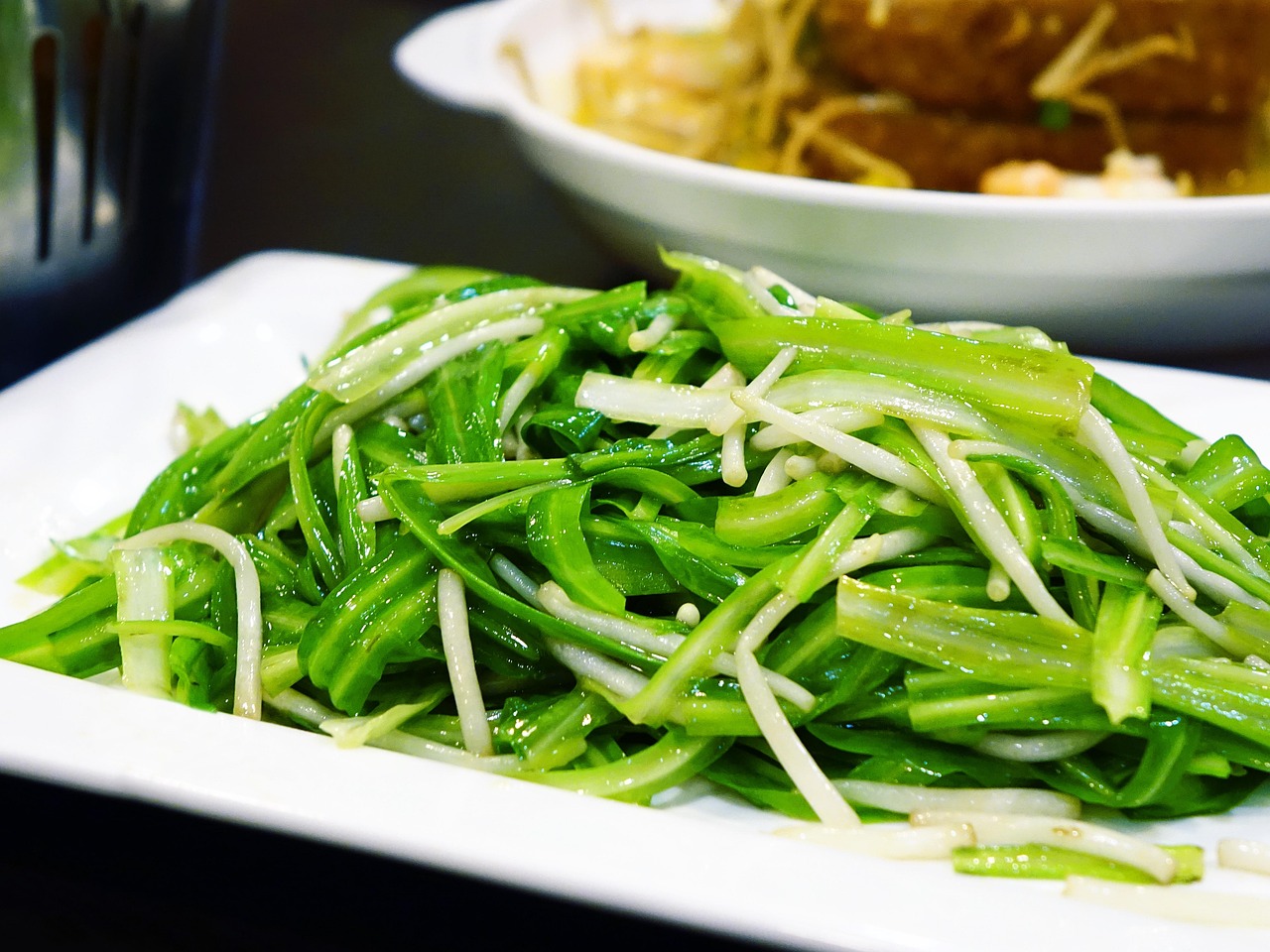 “土豆玉米是什么时候传入中国的？	” 土豆玉米属于什么？